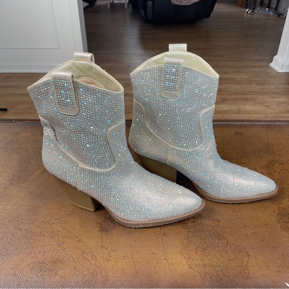 Forever Cowboy Western Ankle Rhinestone Bling Booties SZ:8.5 NWOT - Picture 2 of 13